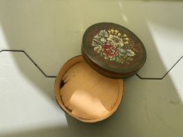 Vintage Holzschatulle, bemalte Blumendeckel - Unikat!