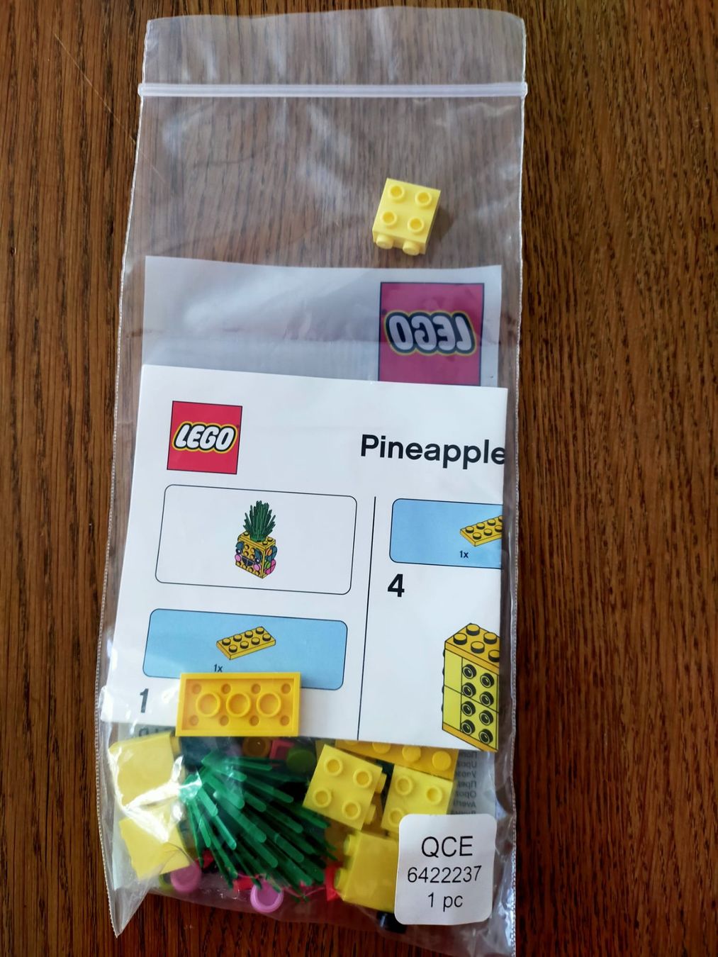 Lego Kit di costruzioni: LEGO QCE 6422237 Pineapple Pencil Pot – Nuovo e nell'imballaggio originale da Vallamand venduto da Minifigure