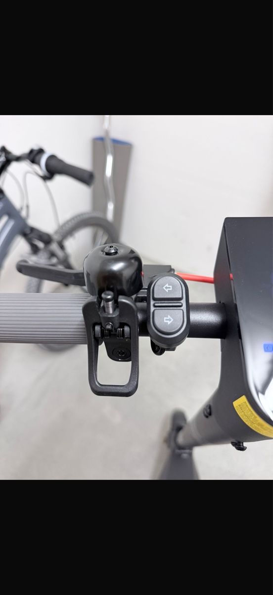 Scooter: E-Scooter mit Blinkerfunktion – Usato da Ennetbürgen venduto da leejlagg 9