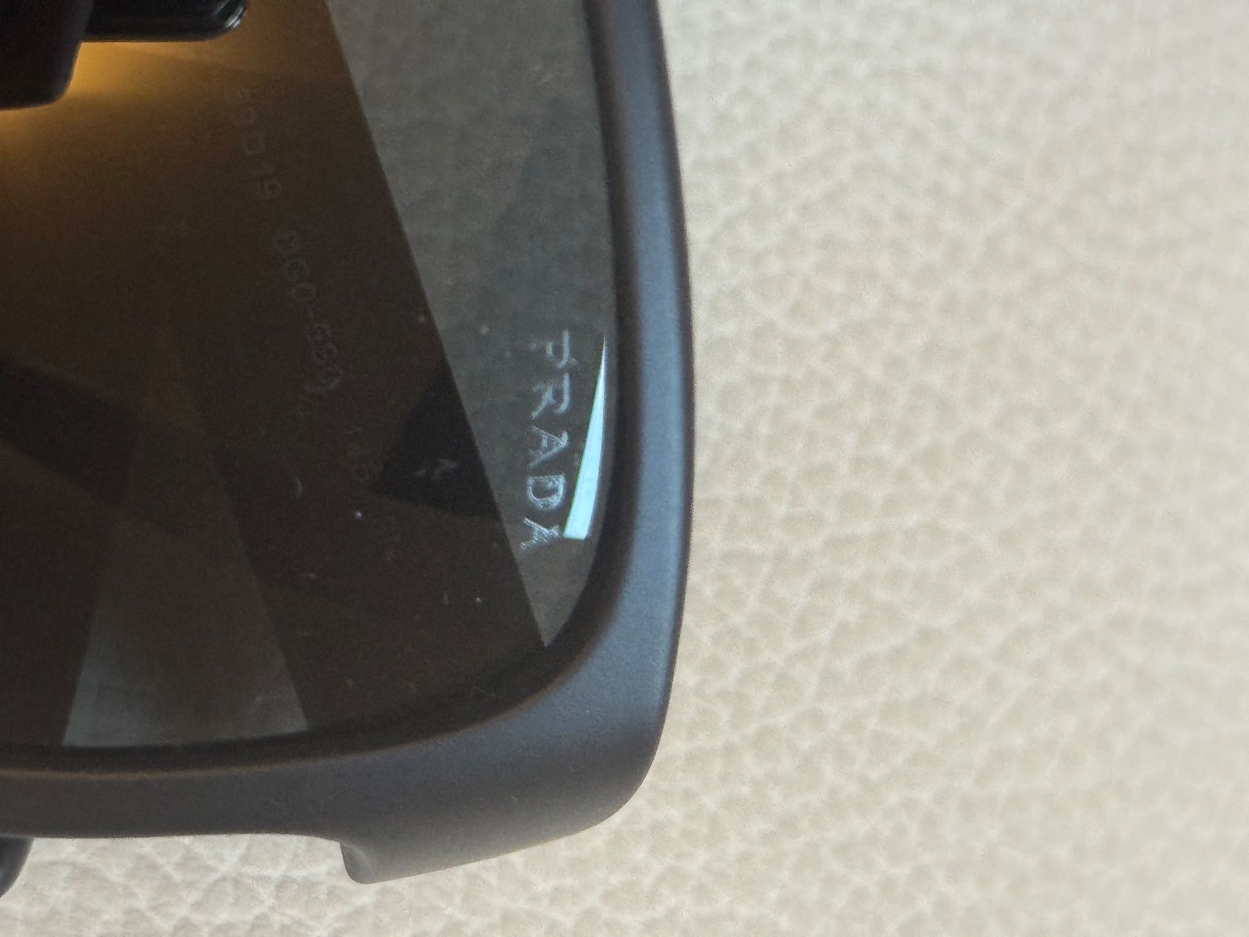 Prada Brillen & Gläser: Lunettes de soleil Prada – Gebraucht aus La Brévine von ycy_m22k 1
