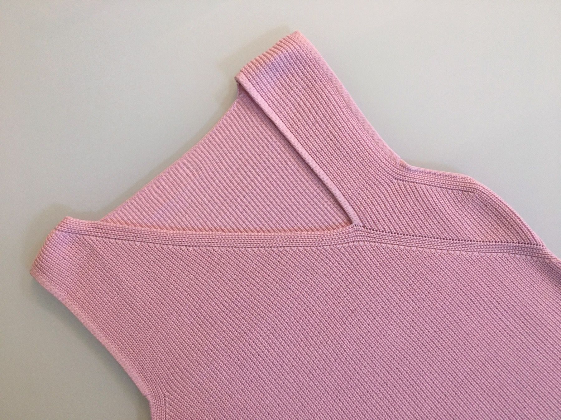 Top: Basic-Top mit asymmetrischem Ausschnitt – Nuovo e nell'imballaggio originale da Bellinzona venduto da Sveva-Style-Hunter 3