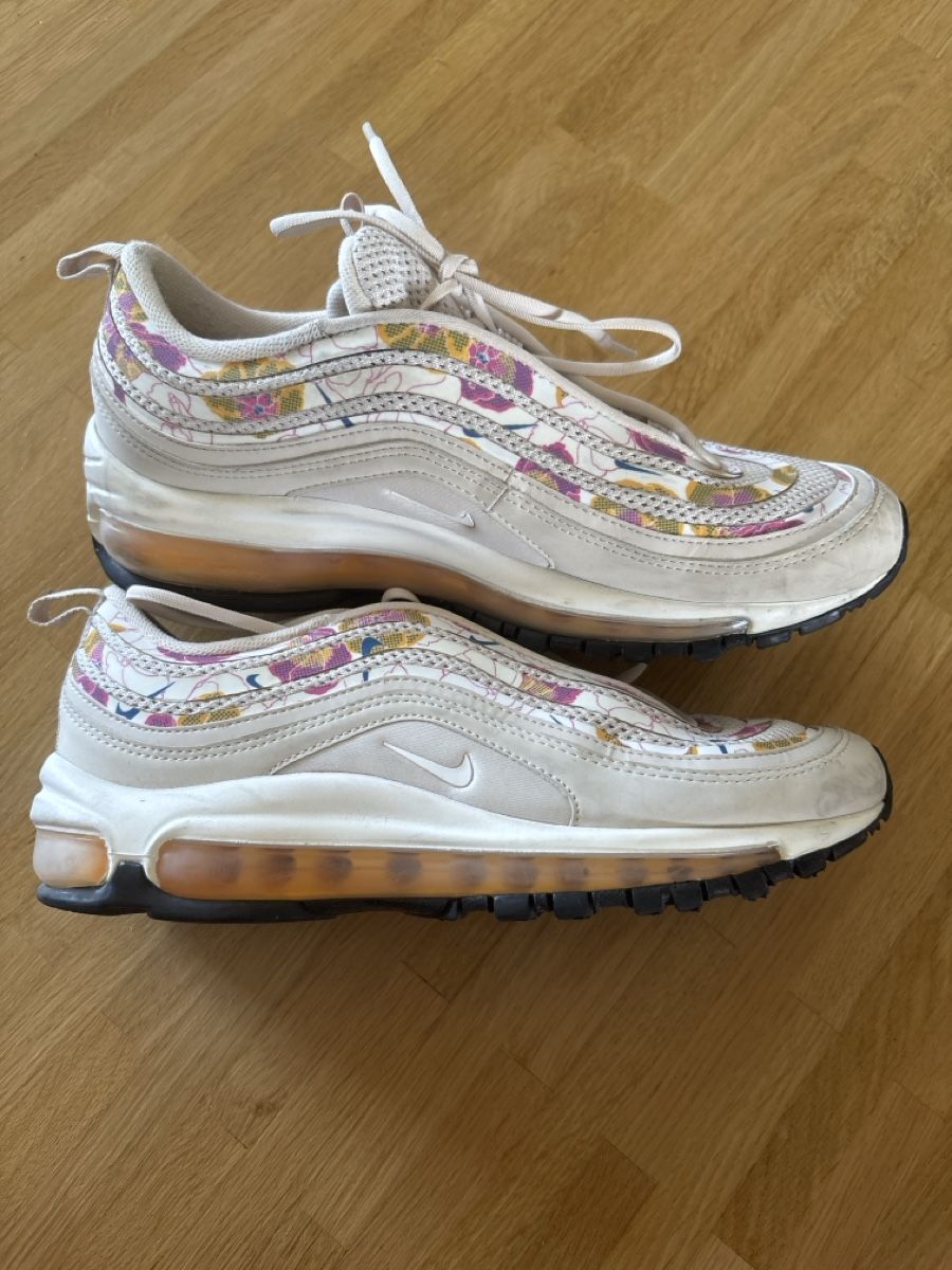 Nike Scarpe da donna: Spezielle Nikes mit Blumenmuster – Nuovo (secondo la descrizione) da Regensdorf venduto da cokezero357 1