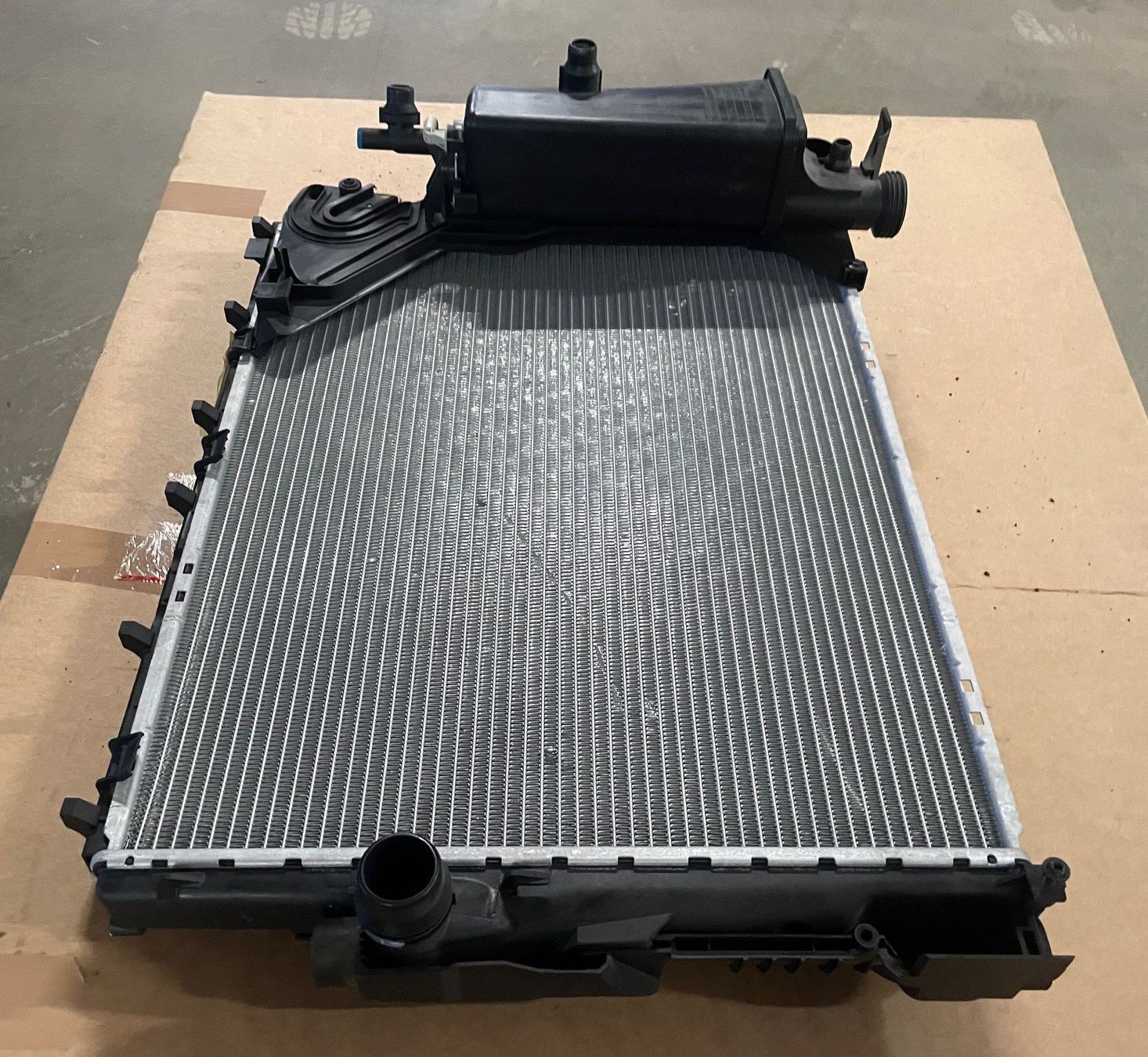 BMW Tutti pezzi di ricambio auto: BMW série 3 E46 radiateur – Nuovo (secondo la descrizione) da Satigny venduto da rfo59 1
