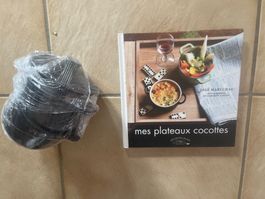 Livre de recettes "mes plateaux cocottes" avec deux cocottes