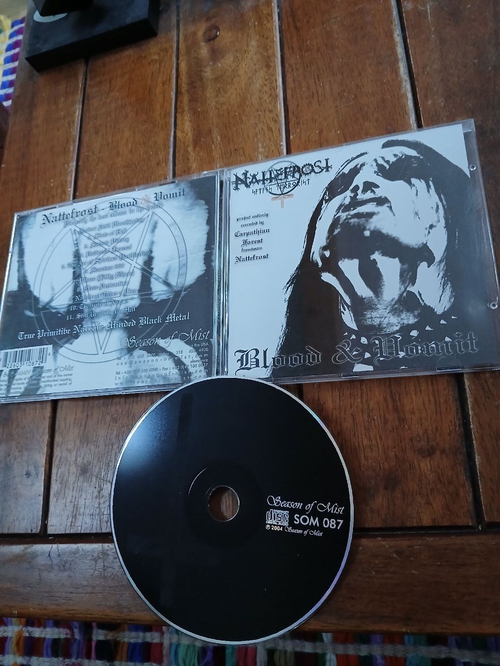 CD: nattefrost- blood... – Usato da St-Cergue venduto da VeganWarrior