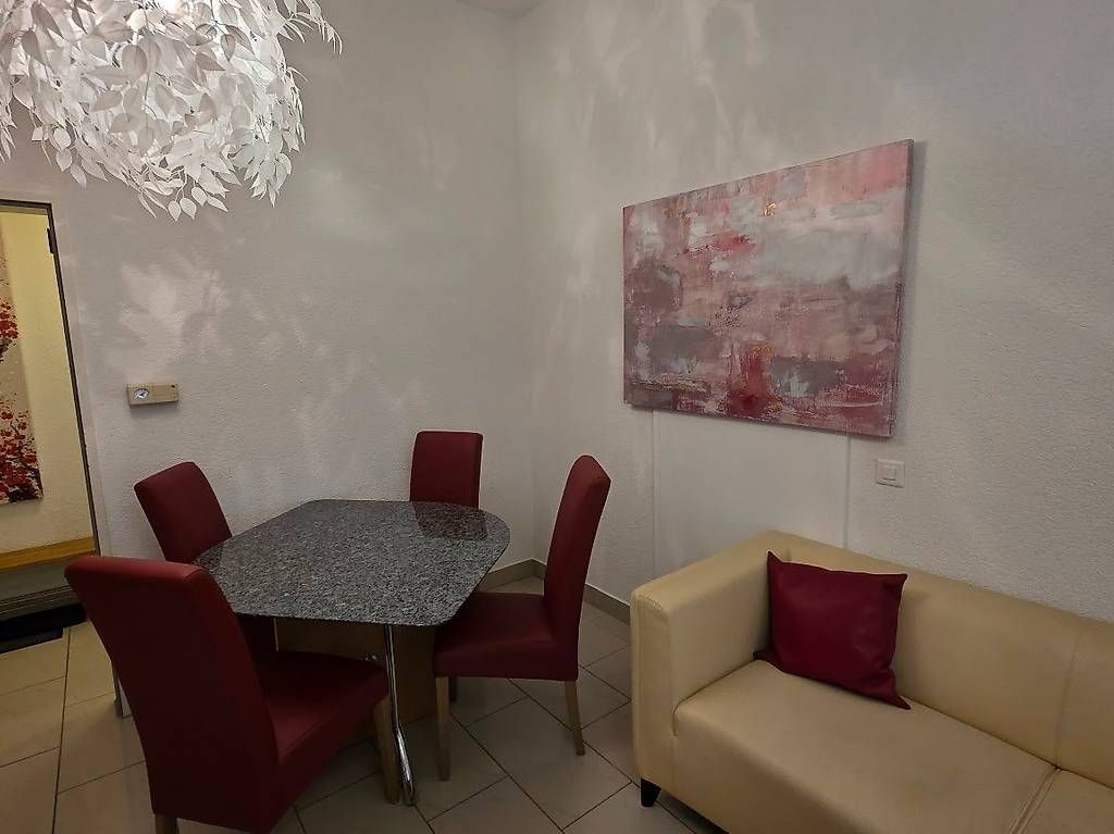 Tables: Schöner Granittisch, ausziehbar – D'occasion à Zürich par Spillmannr