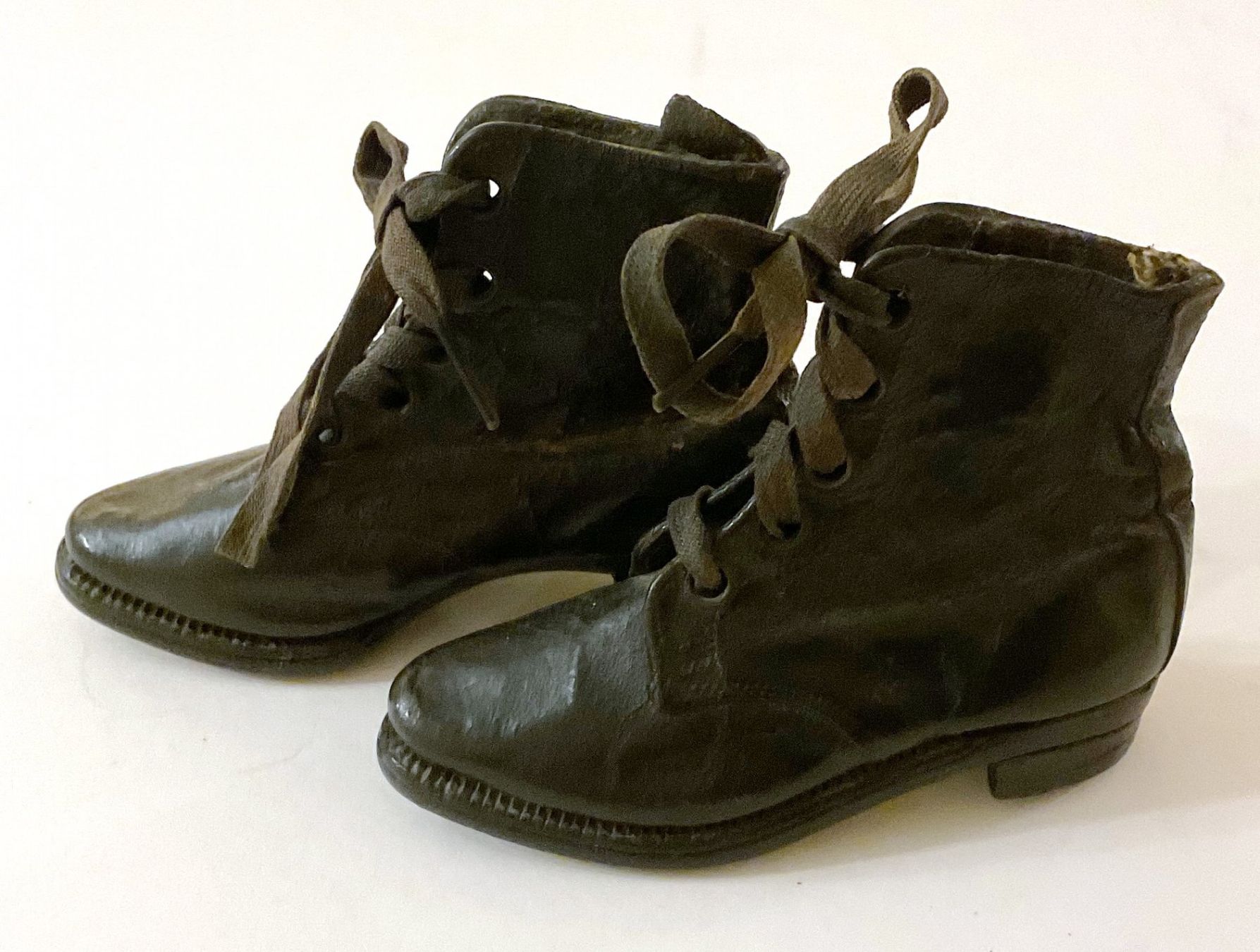 Scarpe da donna: Ein Paar antike Musterschuhe – Usato da Pfungen venduto da Doku7 6