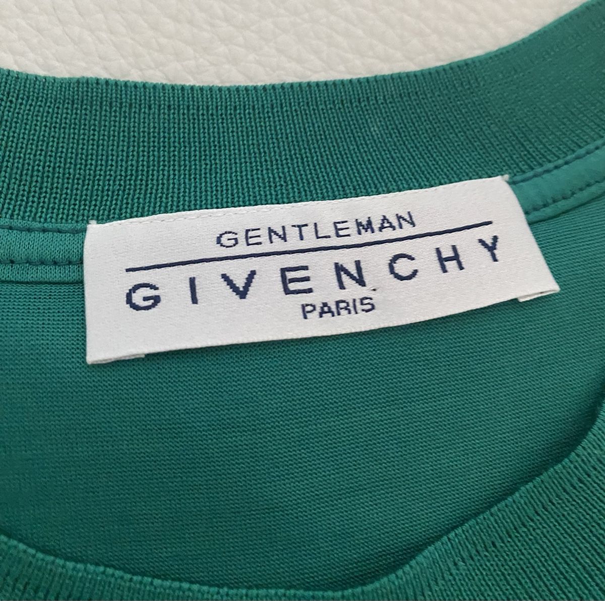 Givenchy T-Shirts: GIVENCHY paris oberteil – Gebraucht aus Opfikon von Luis144 7