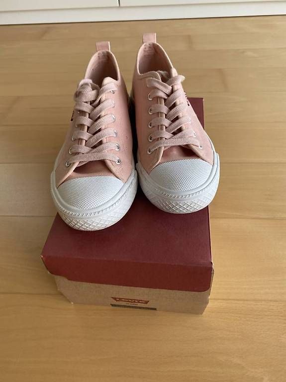 Scarpe da donna: VD baskets Levis taille 39 – Usato da Montreux venduto da HMA3 1