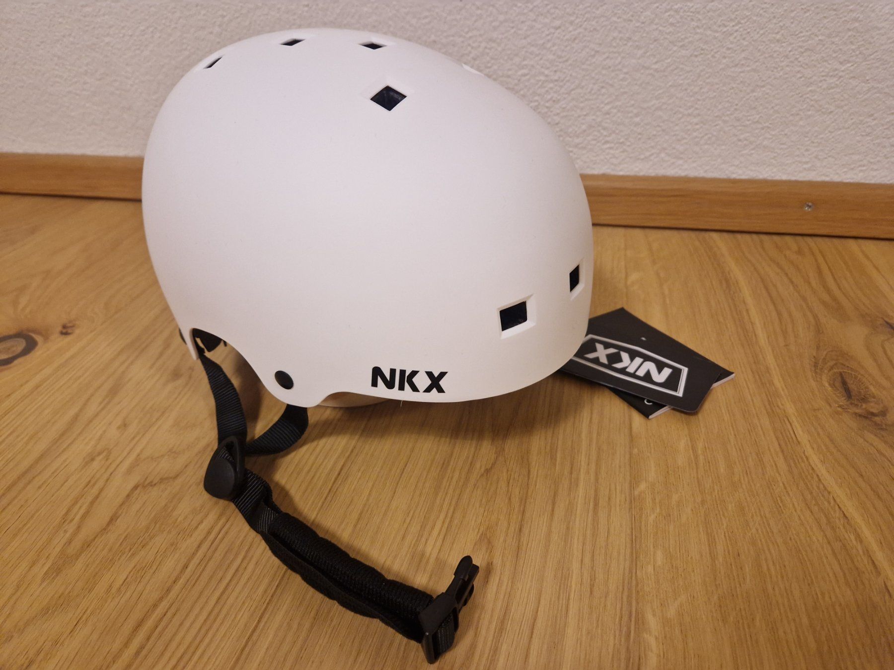 Helme: NKX Helm, weiss, ideal für Skate, Velo oder E-Scooter – Neu und originalverpackt aus Unterlunkhofen von RoadRunn3r