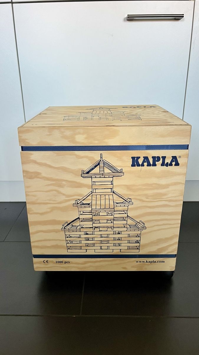 Kapla Giocattoli: Kapla Bausteine Holzplättchen 1000 Stück Box Rollbox – Usato da Basel venduto da kitu 1