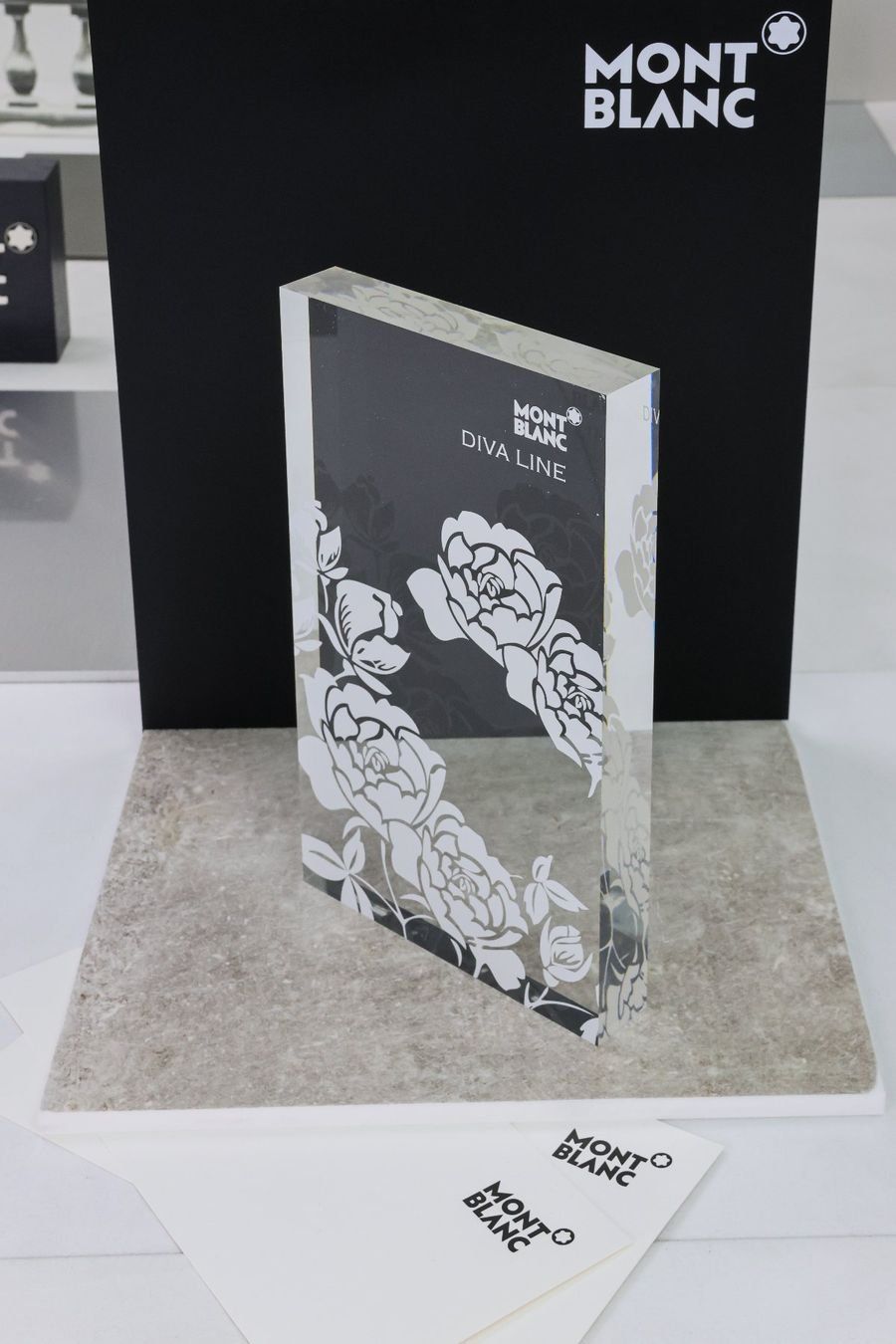 Tutte le decorazioni: NEU - MONTBLANC original "DIVA LINE" Dekor aus Plexiglas – Nuovo (secondo la descrizione) da Kilchberg ZH venduto da Luxury-Goods-CH