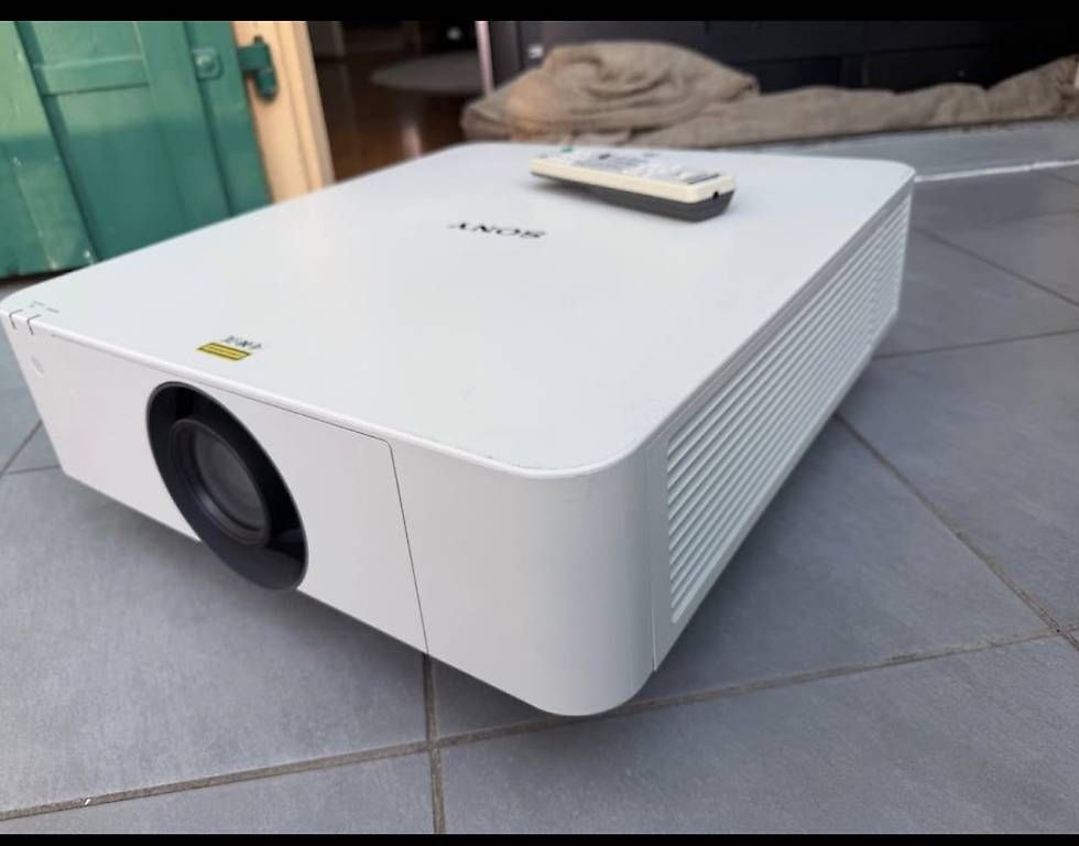 Proiettori: Vidéo projecteur – Usato da Genève venduto da Anaguy 1