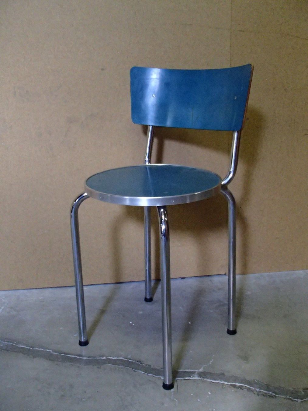 Sedie: blauer runder Vintage Kelko Stuhl mit Chrom – Usato da Schöfflisdorf venduto da pullux