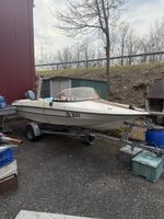 Motorboot mit Trailer zu verkaufen - 8 Ps