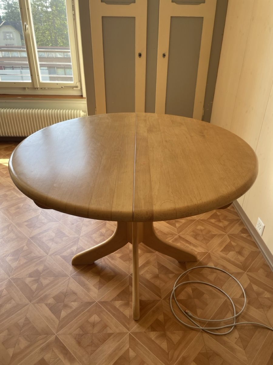 Runder Esstisch aus Holz (ausziehbar) (Gebraucht) in Bischofszell für CHF 1 – nur Abholung auf Ricardo kaufen