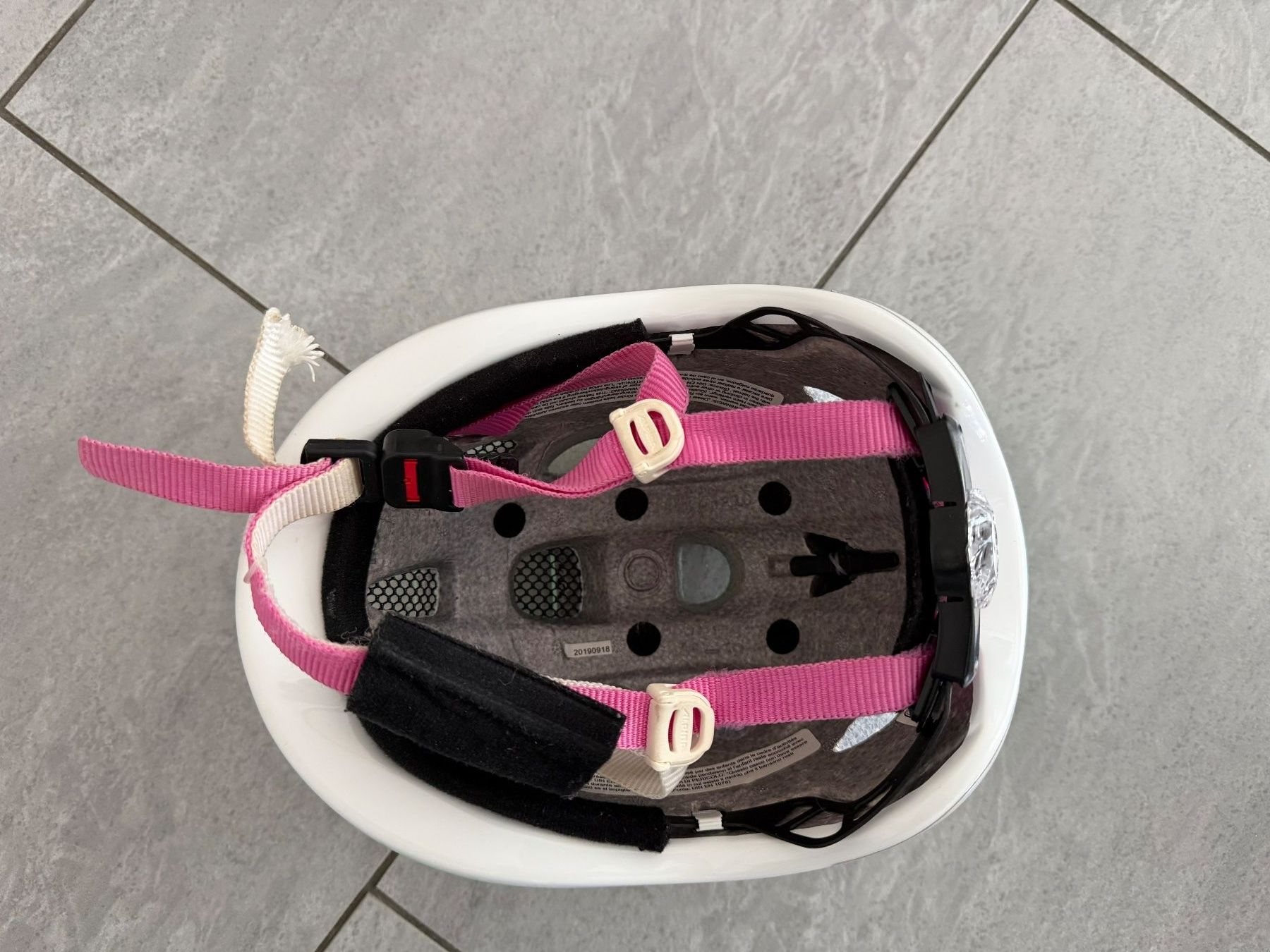 Alpina Caschi: Kinderhelm - Grösse 45 - 49 cm - Alpina – Usato da Bülach venduto da Loredana13 1