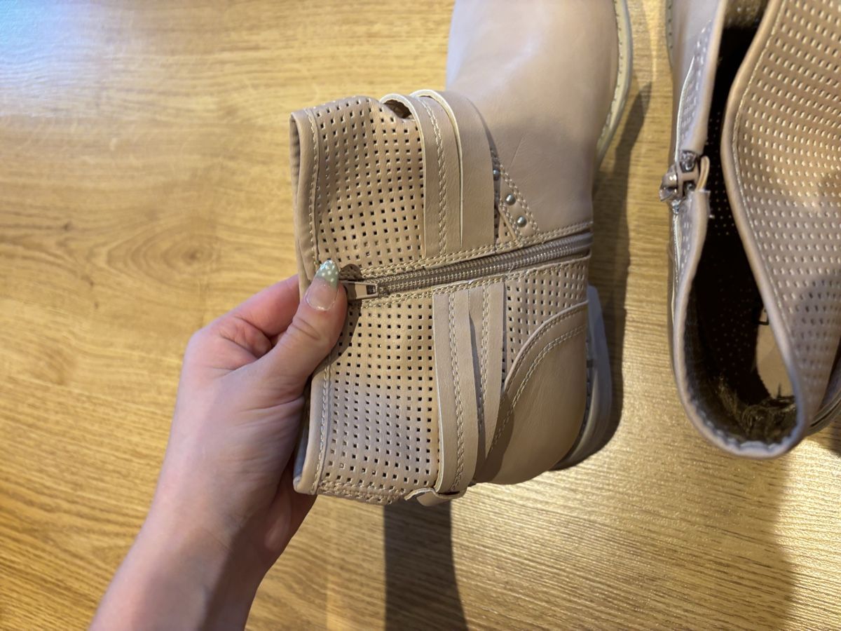 Scarpe da donna: Stiefeletten Grösse 41 – Nuovo (secondo la descrizione) da Kirchberg SG venduto da lar_8mw6 6