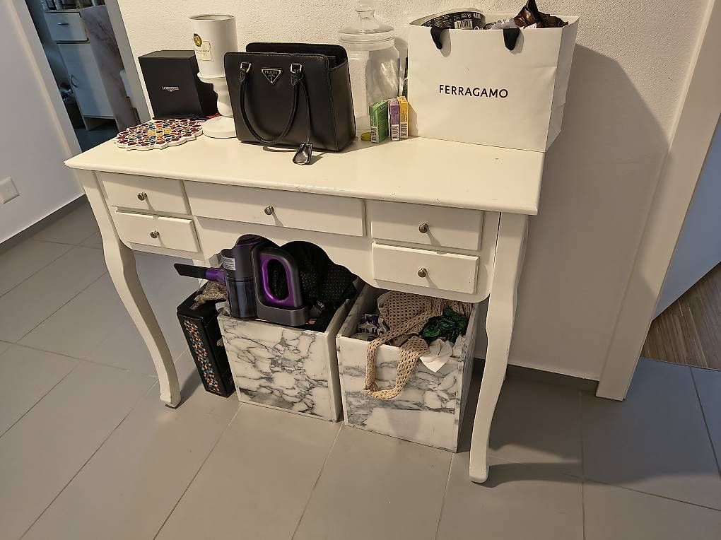 Coiffeuses: Weisser Schminktisch / Sideboard – D'occasion à Luzern par Gilles-J