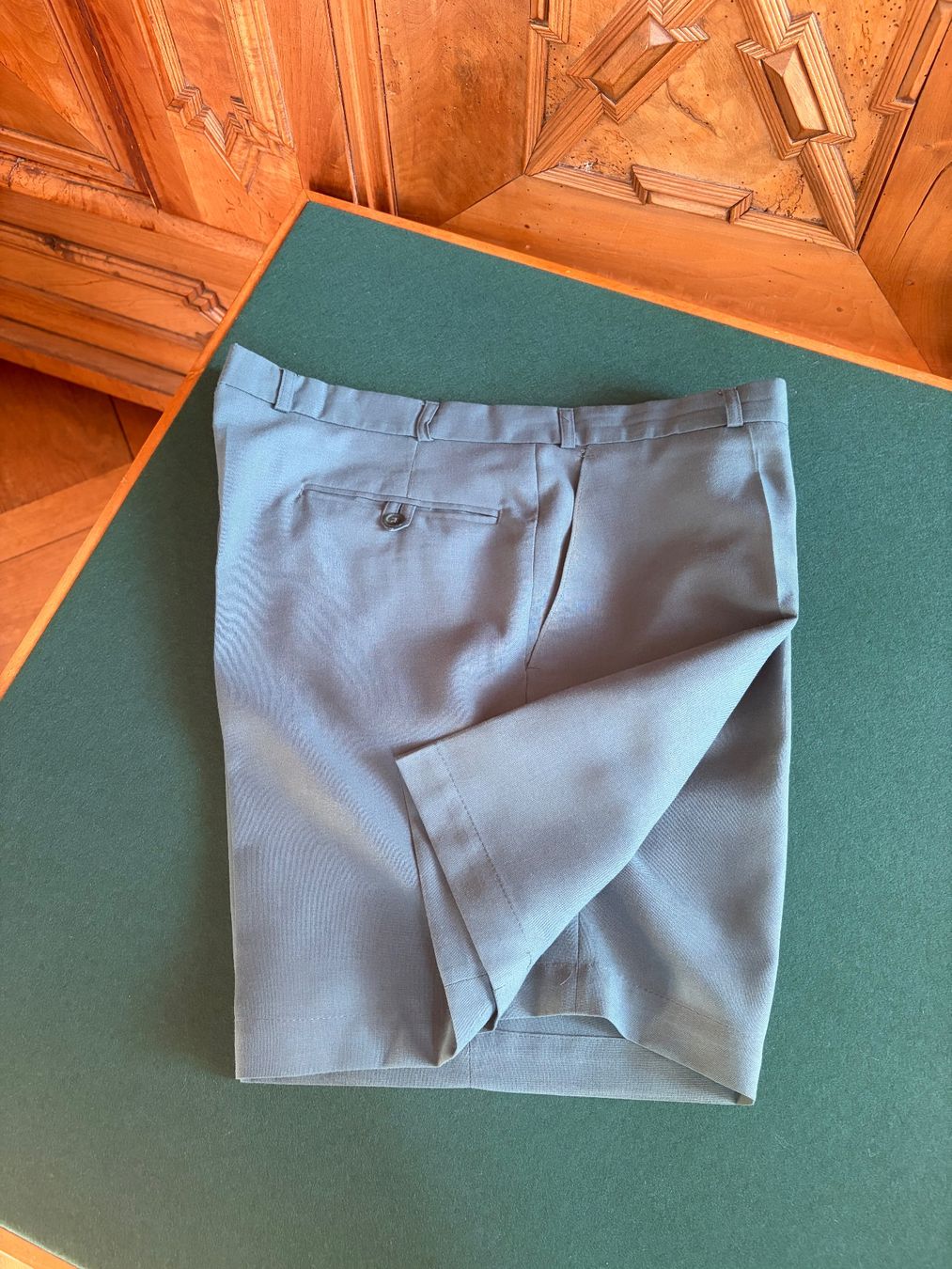 Pantalons: Klassische Stoffhose oder Anzughose (Tailored Shorts) Gr. 54 – Neuf (Voir description) à Interlaken par Bona55 2