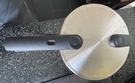 Dampfkochtopf 24cm Edelstahl mit Einsatz guter Zustand