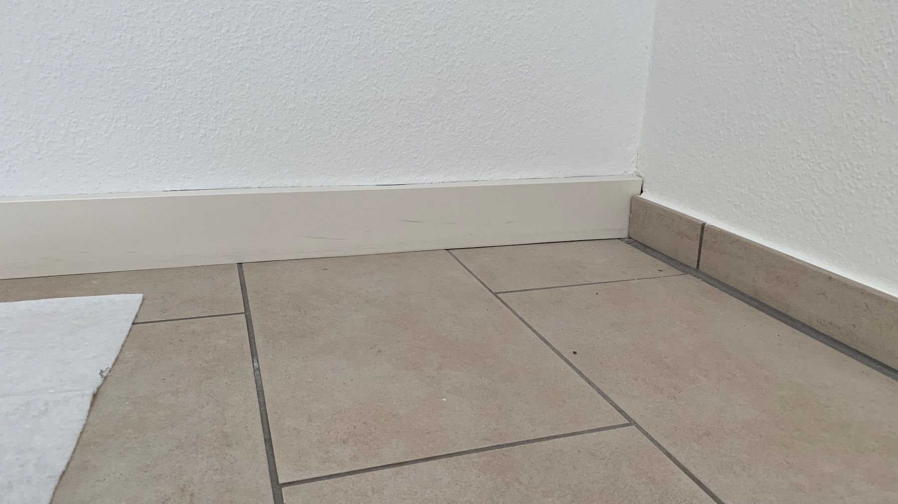 Cavi: 12m Kabelkanal à 10cm x 2.5cm – Usato da Basel venduto da Schmutpa 5