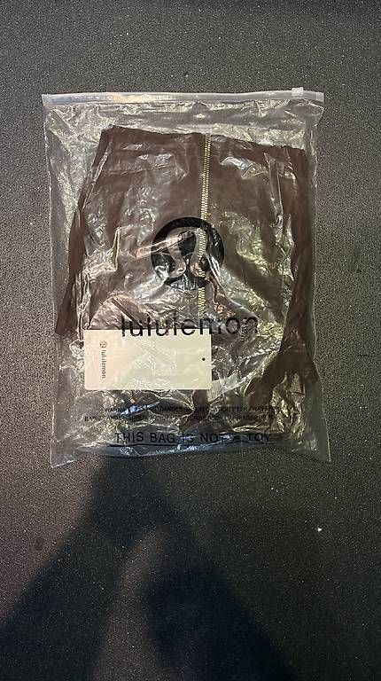Top: LULULEMON MARRON – Usato da Zürich venduto da yyoosko.shop 2