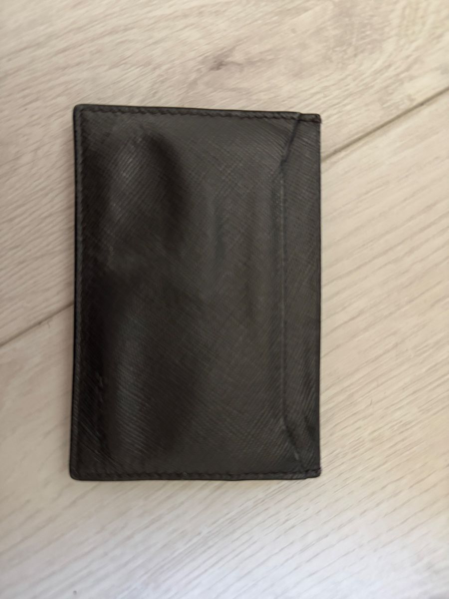 Prada Portafogli: Orginal Prada Kartenbrieftasche (Preis Verhandelbar) – Usato da Scuol venduto da SilvanaE14 3