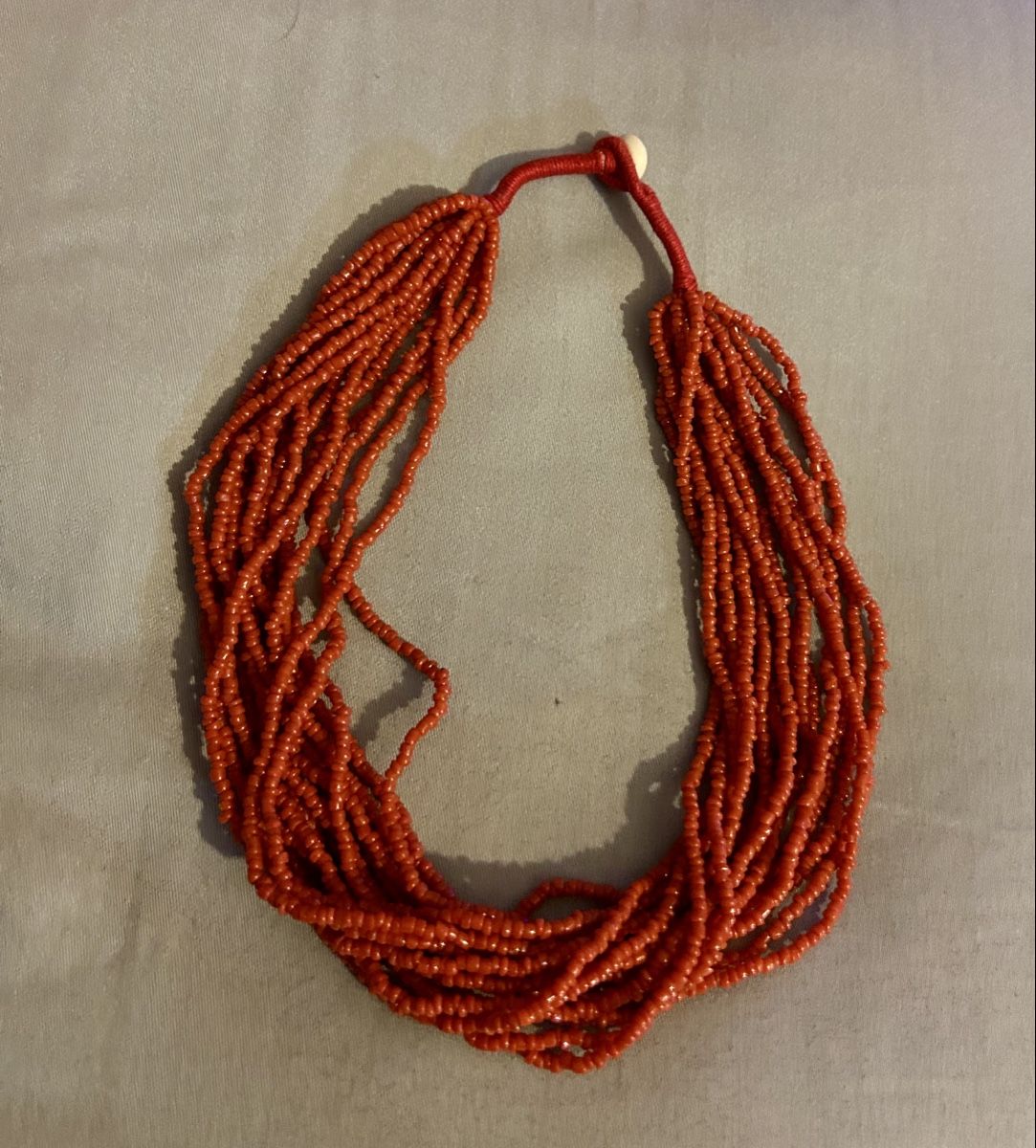 Catenine: Petit Collier ethnique de perles rouges vintage – Usato da Petit-Lancy venduto da Pierre_le_voyageur