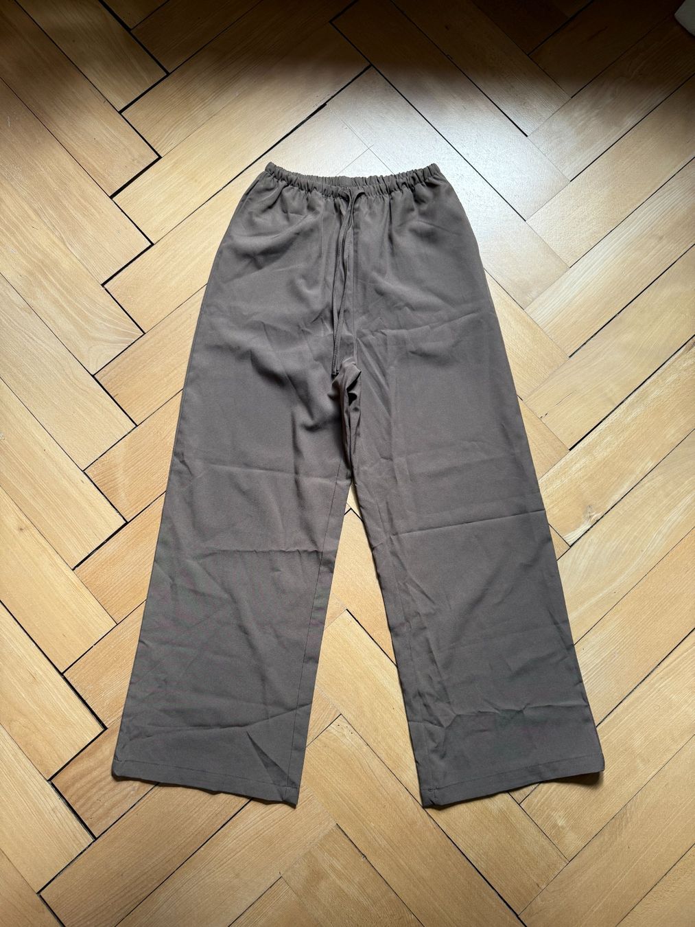 Shein Hosen: Hose dunkelbraun S – Gebraucht aus Zürich von Diazaio