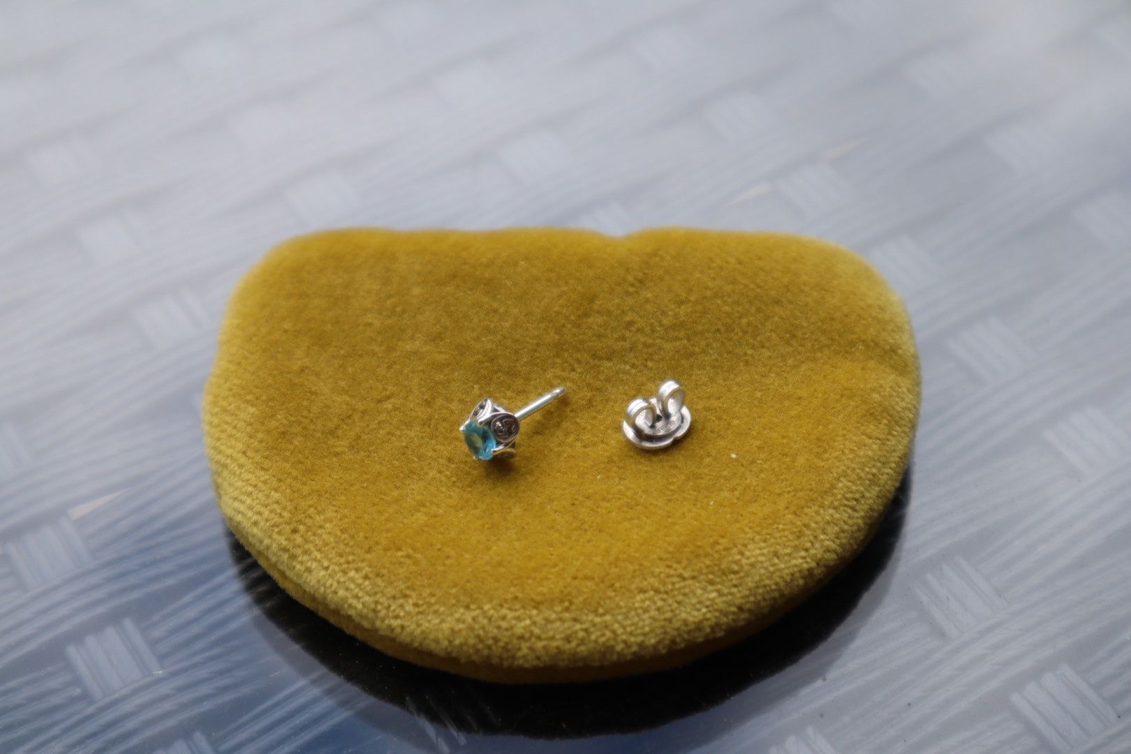 Gucci Orecchini pendenti & Orecchini a lobo: Gucci Ohrstecker 18 Karat Weissgold – Usato da Obfelden venduto da fio_yyv2 1