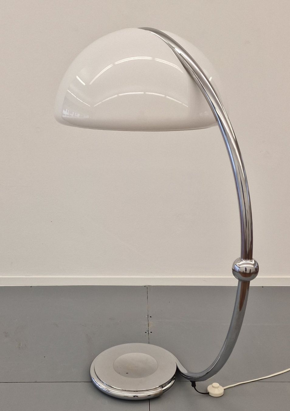 Lampade: Space Age Design, Stehlampe Serpente, Elio Martinelli, 70 – Usato da St. Gallen venduto da chambredirecte 3
