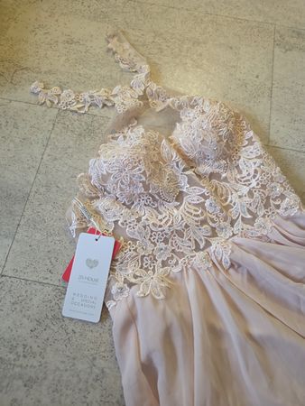 Elegantes Spitzenkleid – Gr. S – Hochzeitsfeier/Apéro Sommer