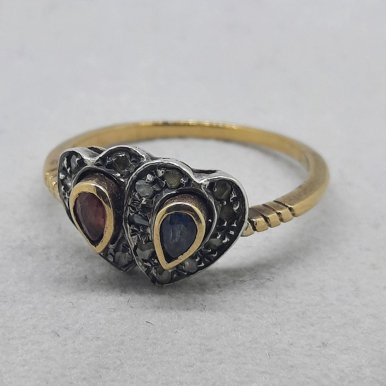 Anelli: Bezaubernder Goldring mit diversen Edelsteinen – Usato da Unterägeri venduto da Altgoldschmuck 2