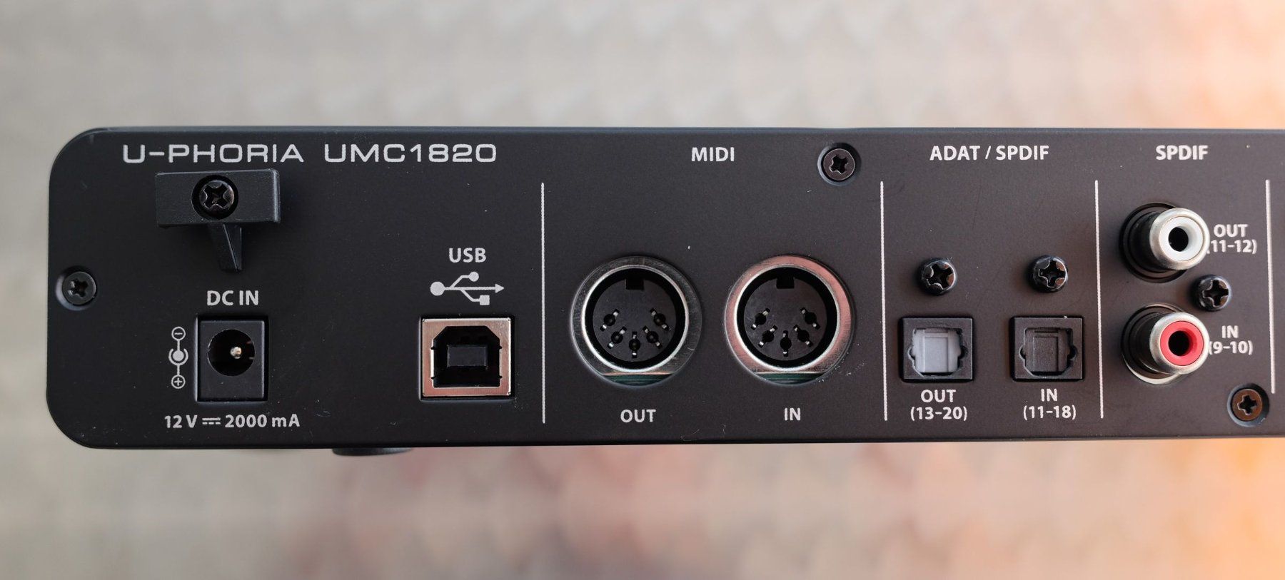 Behringer Equipement studio: Behringer U-PHORIA1820 USB-Audiointerface – D'occasion à Basel par PondstreetStudios 5