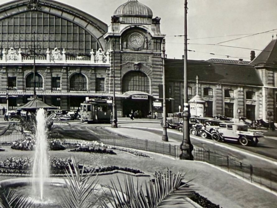 Cartoline postali: Basel - Bahnof - Tram & Voitures 1939 – Usato da Lutry venduto da Ediego 1