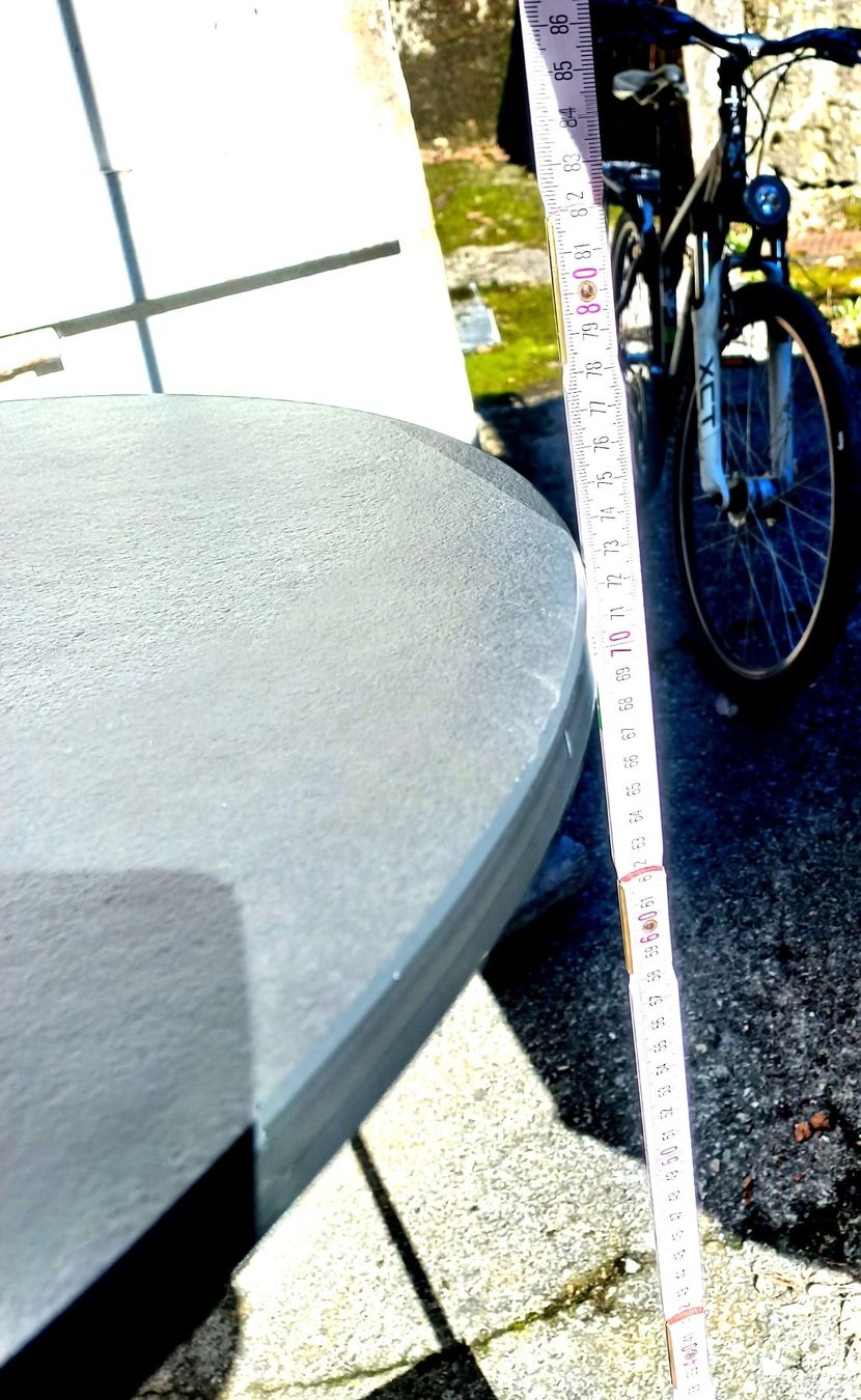 Tavoli: Tisch Rund mit Schieferplatte – Usato da Baar venduto da 2cvbaar 4