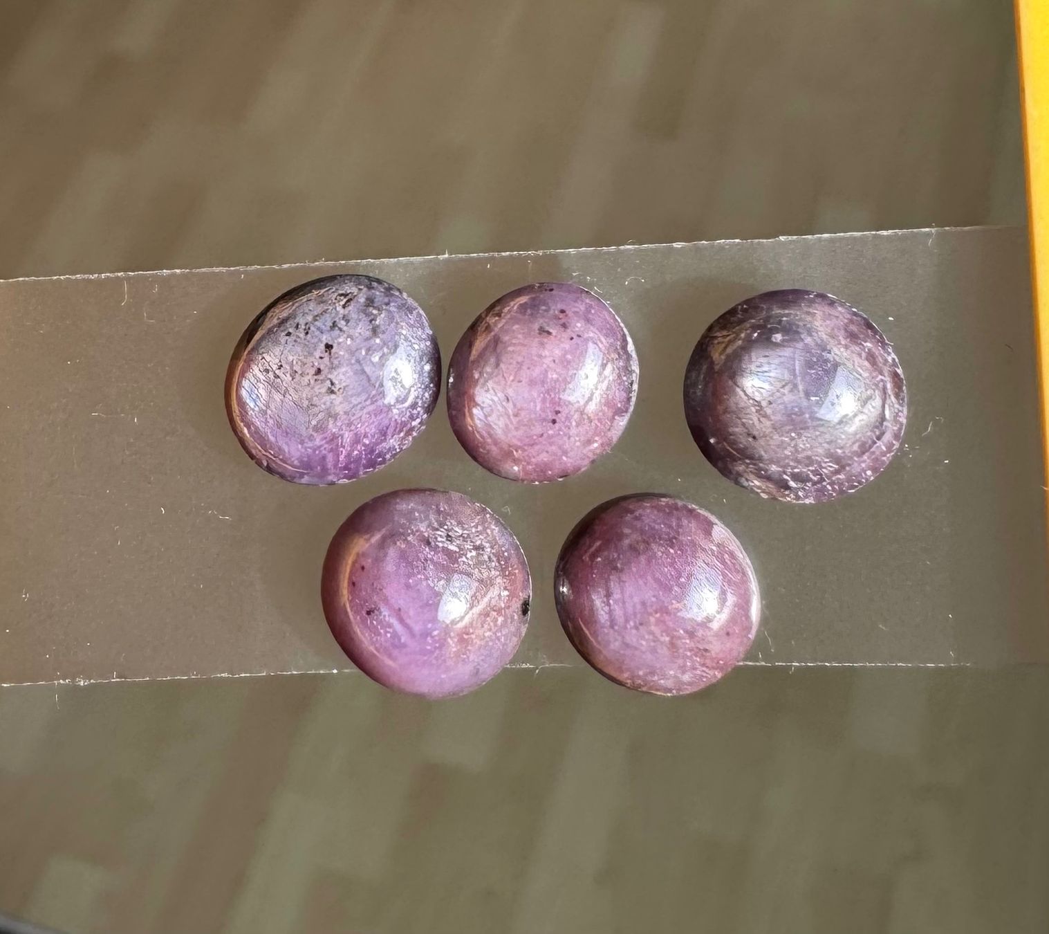 Pietre preziose: Stern Rubin 5 Cabochons wunderschön ECHT – Nuovo e nell'imballaggio originale da Leuggern venduto da gemshow 5