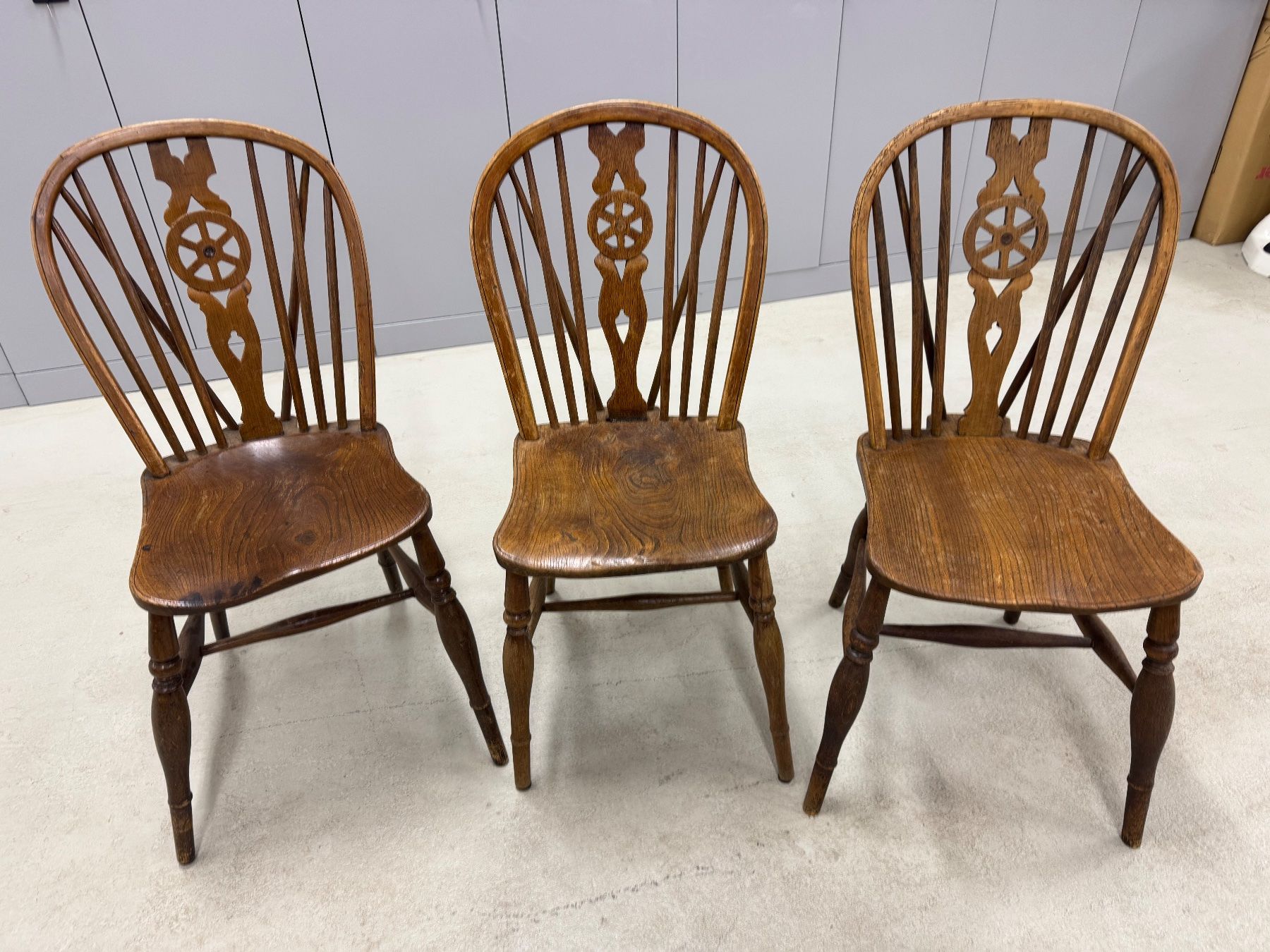 Chaises: Ensemble de 3 chaises coloniales – D'occasion à Oeschseite par -Luxury-On-Line- 3