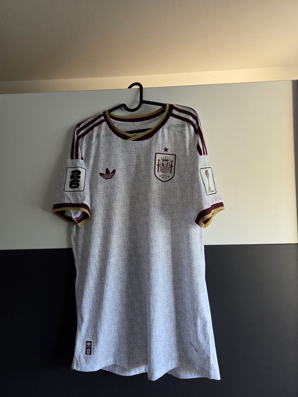 Adidas Canottiere & Pantaloni: !!! Spanien Trikot WM 2026 !!! – Nuovo (secondo la descrizione) da Reinach BL venduto da Ibizo69