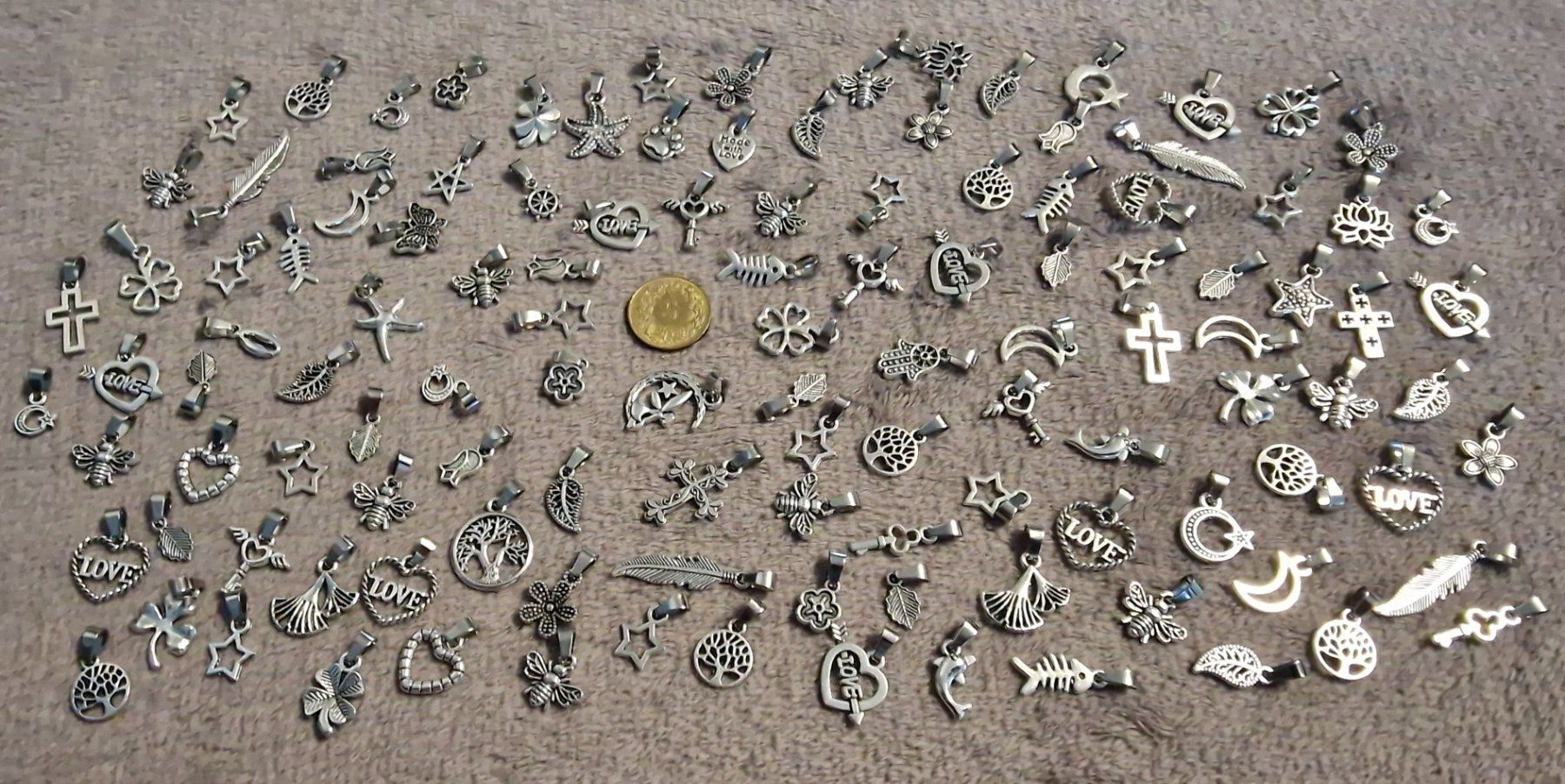 Ciondoli: Lot de 120 pendentifs argentés, NEUFS – Nuovo e nell'imballaggio originale da Puidoux venduto da Mia_Bellezza