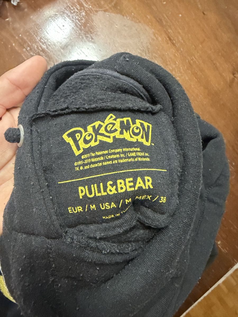 Pull&Bear Maglioni & Felpe: Sweat à capuche Pokémon Pull&Bear noir taille M utilisé – Usato da Fribourg venduto da xNesKuiQ 2