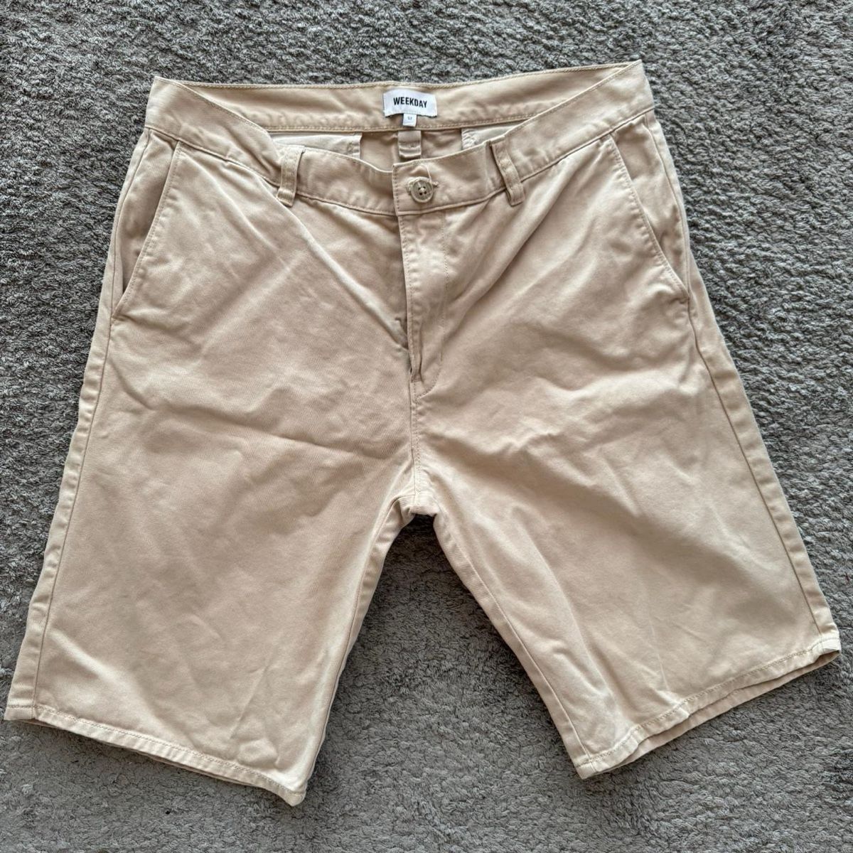 Weekday Pantaloni: Weekday shorts – Nuovo (secondo la descrizione) da Zürich venduto da scrym