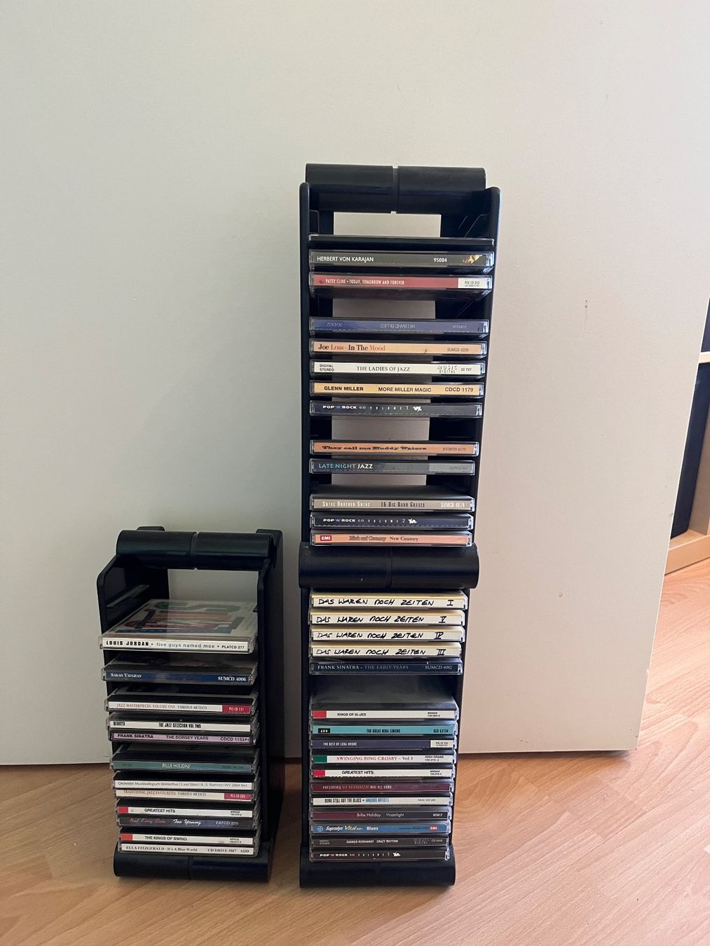 Racks & Cavalletti: CD-Ständer mit Musik-CDs – Usato da Münchenbuchsee venduto da Lucy415