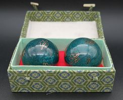 Traditionelle chinesische Klangkugeln / Drachenmotiv