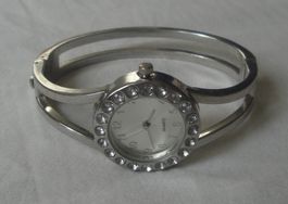 DAMEN ARMBANDUHR EDELSTAHL mit STRASS STEINEN UMRANDET