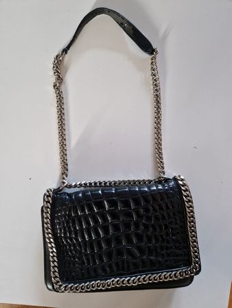 Schwarze Kroko-Tasche mit Kette - Herbst/Winter Chic!