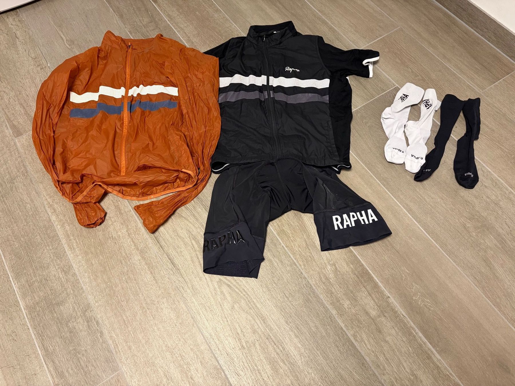 Rapha Lots de vêtements: Rapha  ensemble complet XL – D'occasion à Mézières VD par triteam5