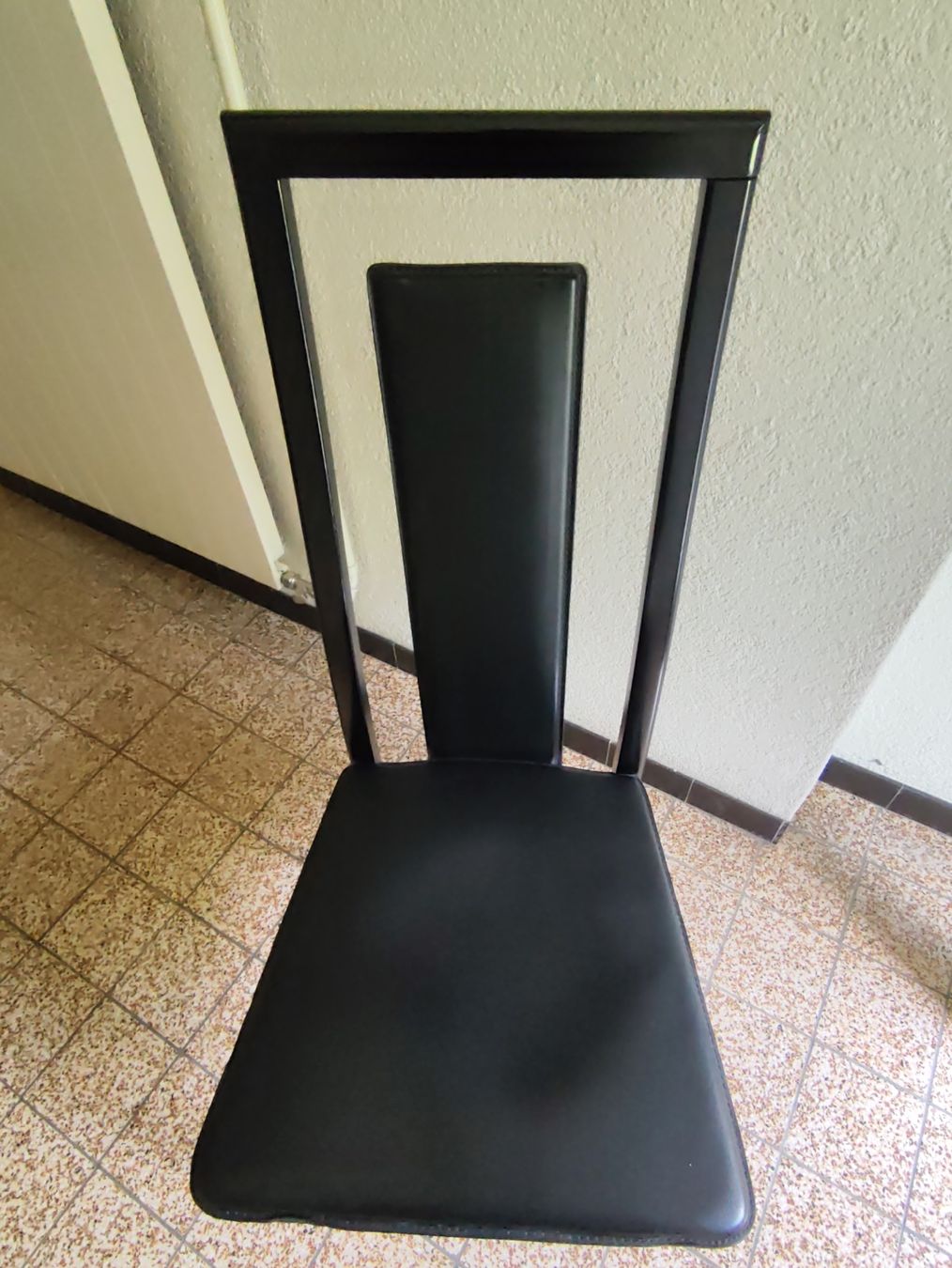 Stühle: Sedia in ecopelle nera, seduta comoda, 8 pezzi – Gebraucht aus Buchs AG von ben_t82v 3