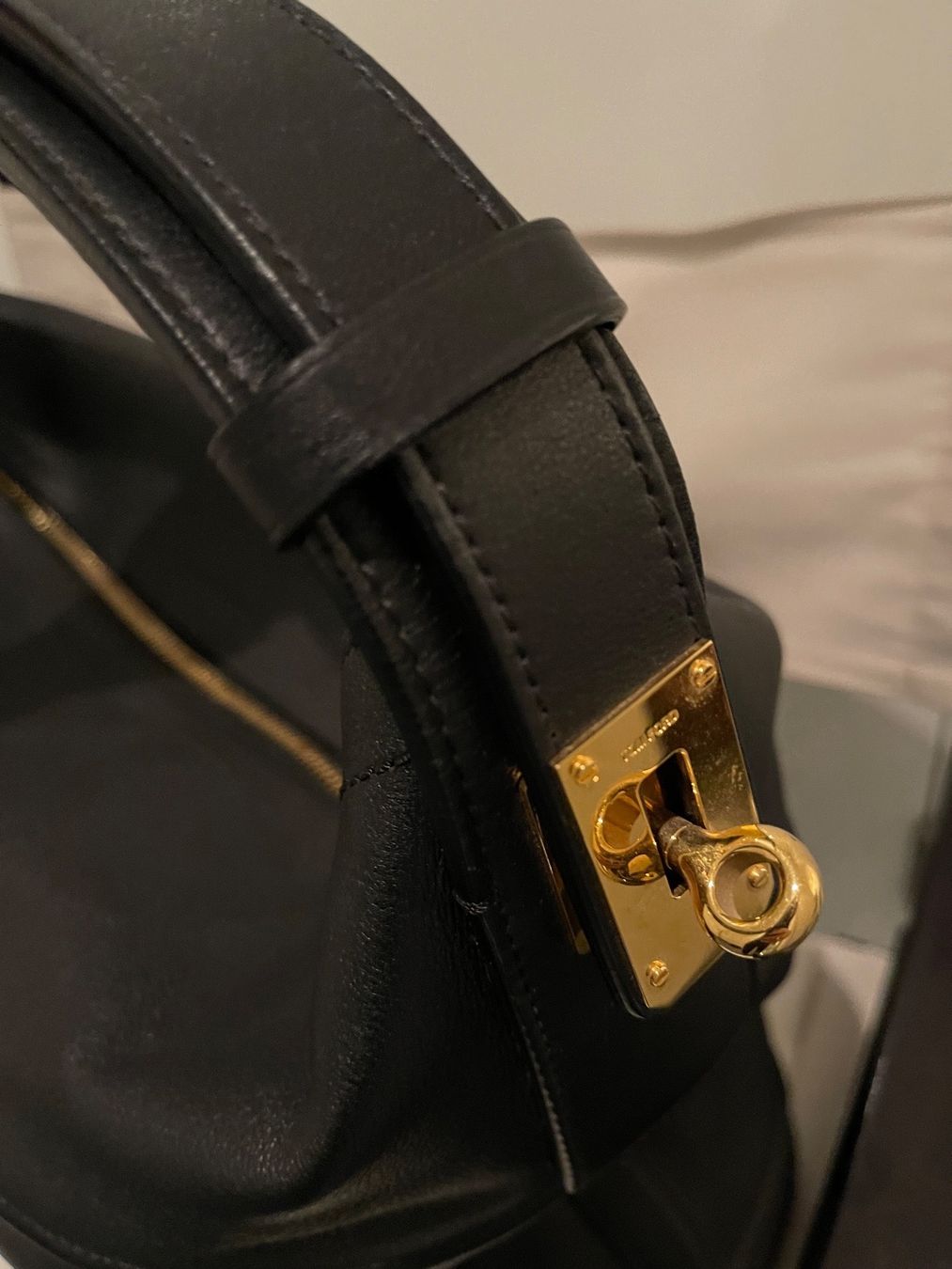 Tom Ford Borse da donna: TOM FORD Beuteltasche Schultertasche Leder schwarz – Usato da Thalwil venduto da Paulina72 1
